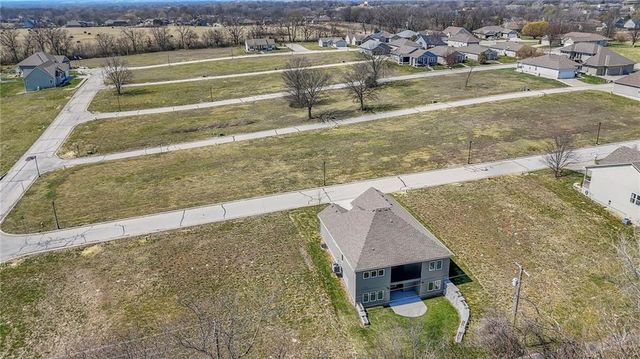 517 Village Lane, Harrisonville, MO 64701