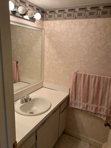 304 Knotty Pine Circle B-2, Greenacres, FL 33463