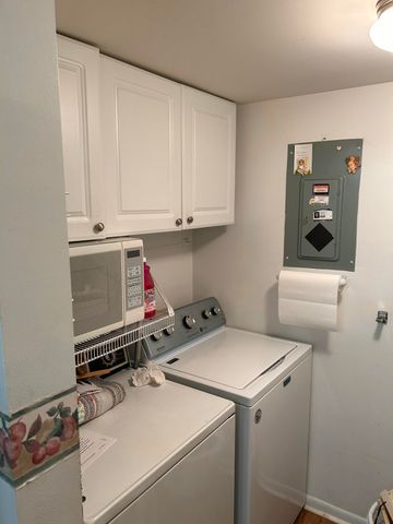 304 Knotty Pine Circle B-2, Greenacres, FL 33463