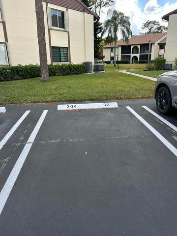 304 Knotty Pine Circle B-2, Greenacres, FL 33463