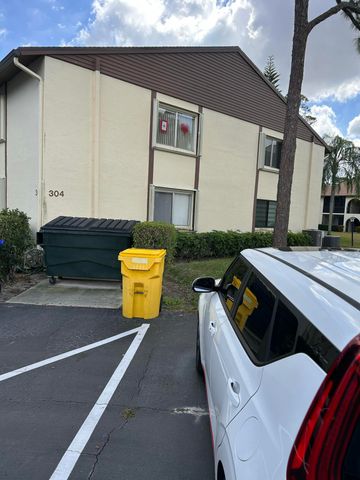 304 Knotty Pine Circle B-2, Greenacres, FL 33463