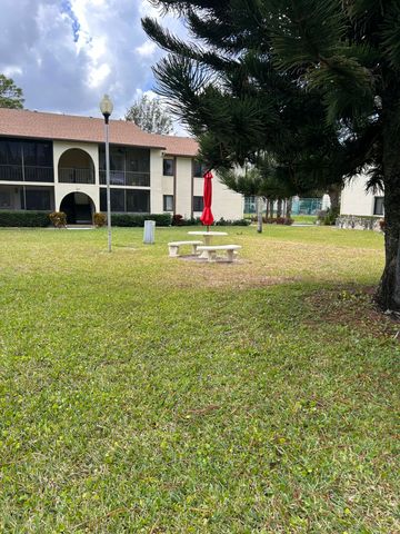 304 Knotty Pine Circle B-2, Greenacres, FL 33463