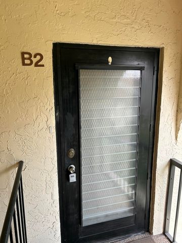 304 Knotty Pine Circle B-2, Greenacres, FL 33463