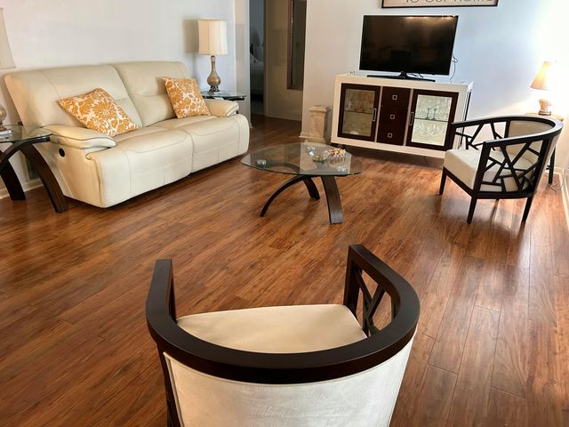 304 Knotty Pine Circle B-2, Greenacres, FL 33463