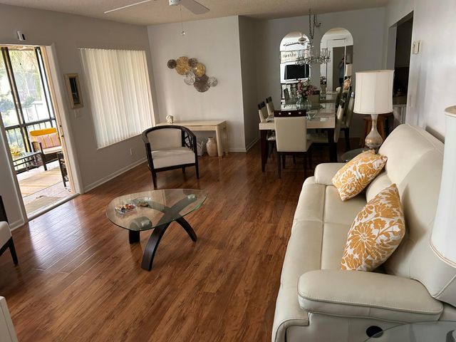 304 Knotty Pine Circle B-2, Greenacres, FL 33463