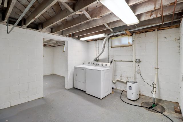 2715 Allison Avenue, Des Moines, IA 50310