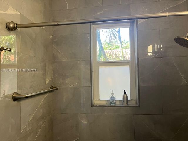 2160 BayDr 2-11, Miami Beach, FL 33141