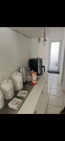 2160 BayDr 2-11, Miami Beach, FL 33141