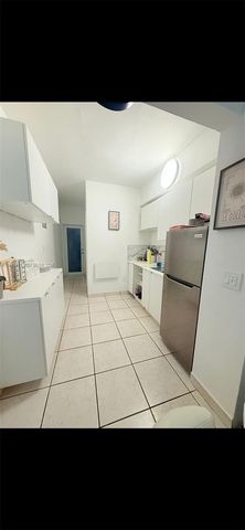 2160 BayDr 2-11, Miami Beach, FL 33141