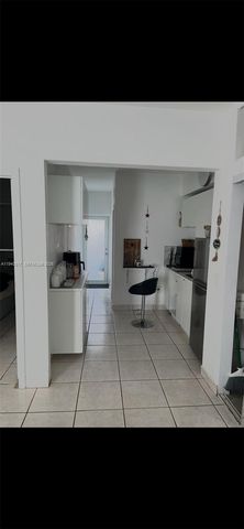 2160 BayDr 2-11, Miami Beach, FL 33141