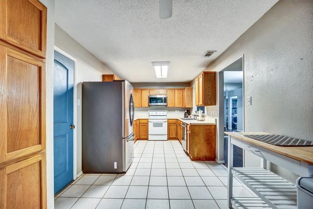 1606 Kingspoint Drive, Carrollton, TX 75007