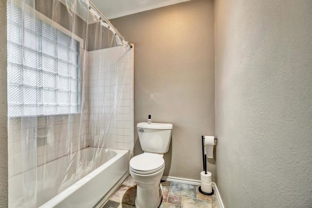 1606 Kingspoint Drive, Carrollton, TX 75007