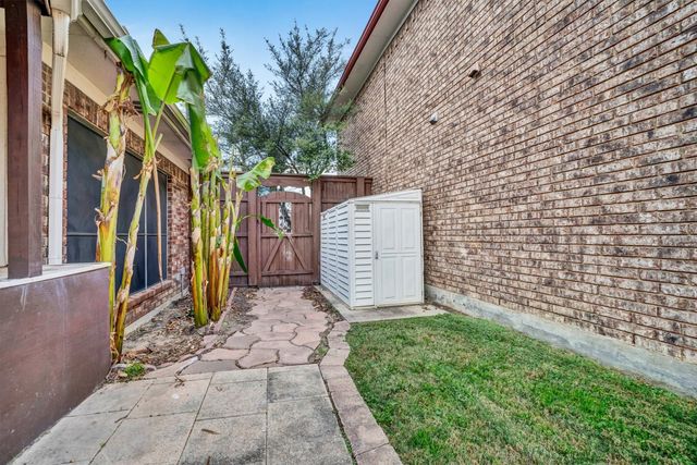 1606 Kingspoint Drive, Carrollton, TX 75007