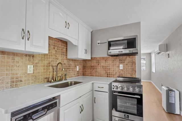 2551 WILKINSON ROAD, Sarasota, FL 34231