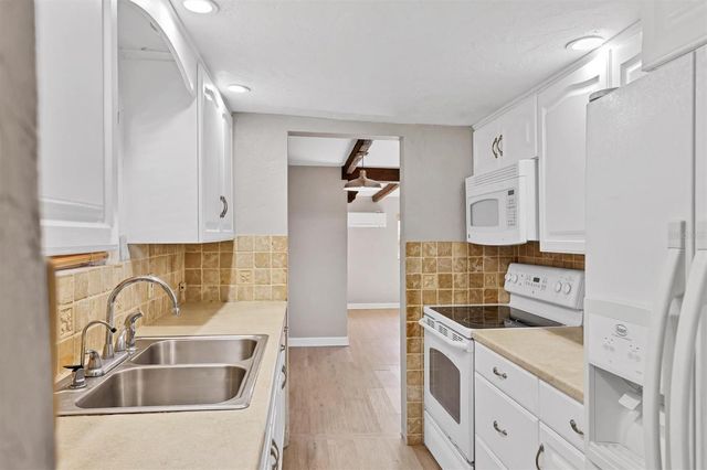 2551 WILKINSON ROAD, Sarasota, FL 34231
