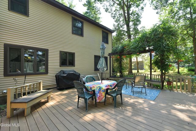 9 Northwood Drive, Ballston Spa, NY 12020