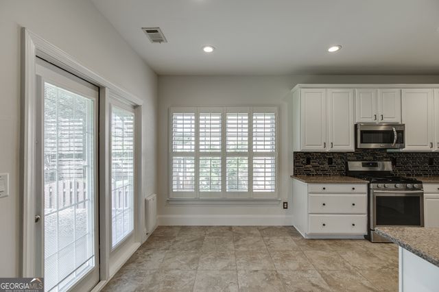 7823 Keepsake Lane, Flowery Branch, GA 30542