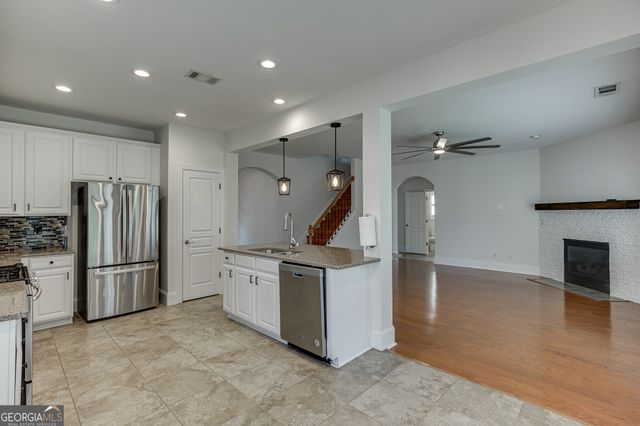 7823 Keepsake Lane, Flowery Branch, GA 30542