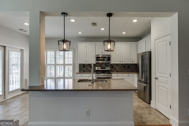 7823 Keepsake Lane, Flowery Branch, GA 30542