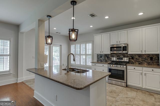 7823 Keepsake Lane, Flowery Branch, GA 30542