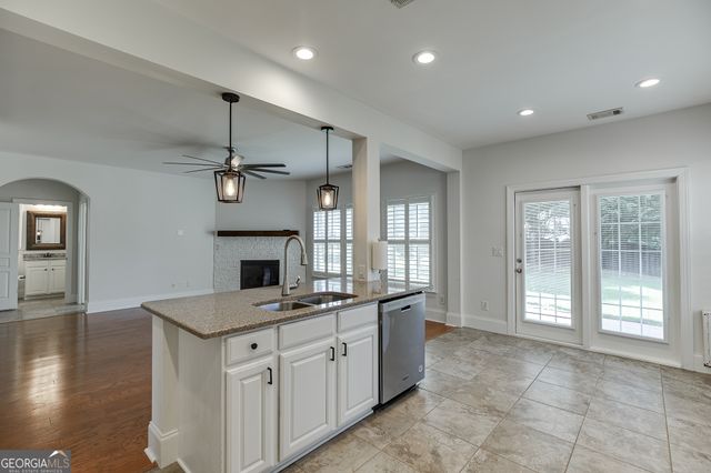 7823 Keepsake Lane, Flowery Branch, GA 30542