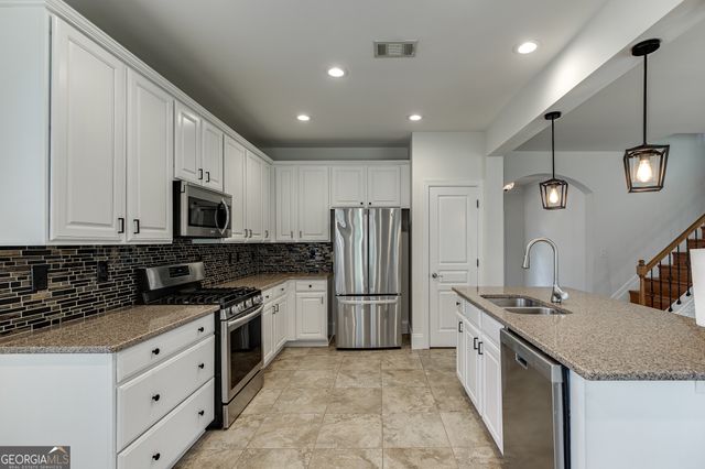 7823 Keepsake Lane, Flowery Branch, GA 30542