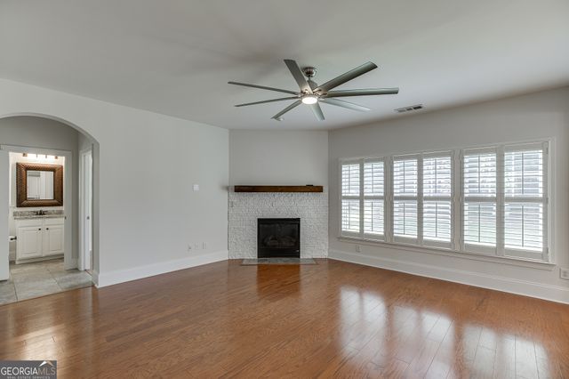 7823 Keepsake Lane, Flowery Branch, GA 30542