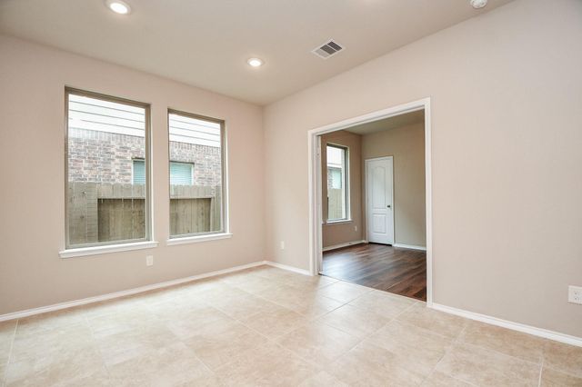 5039 Azalea Trace Drive, Houston, TX 77066
