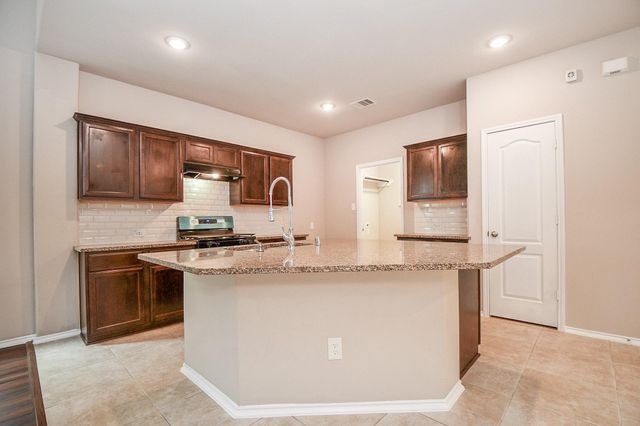 5039 Azalea Trace Drive, Houston, TX 77066