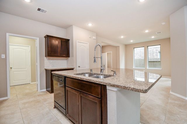 5039 Azalea Trace Drive, Houston, TX 77066