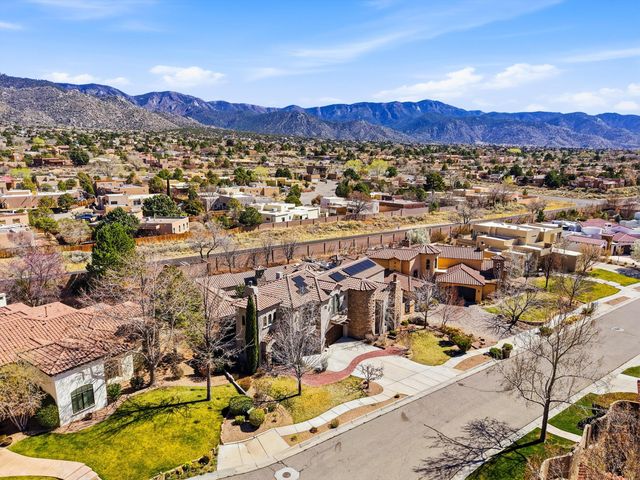 8820 Gypsy Drive NE, Albuquerque, NM 87122