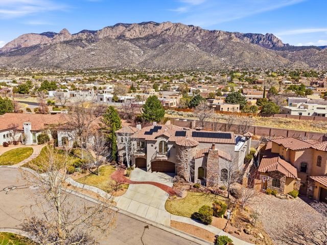 8820 Gypsy Drive NE, Albuquerque, NM 87122