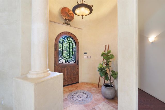 8820 Gypsy Drive NE, Albuquerque, NM 87122