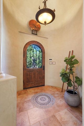 8820 Gypsy Drive NE, Albuquerque, NM 87122