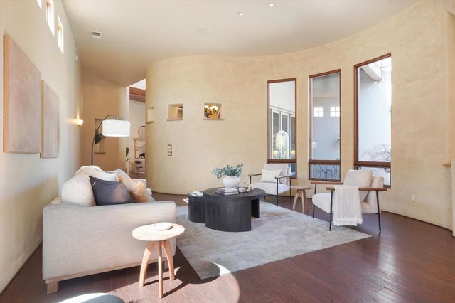 8820 Gypsy Drive NE, Albuquerque, NM 87122