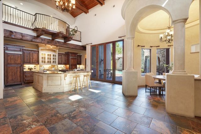 8820 Gypsy Drive NE, Albuquerque, NM 87122