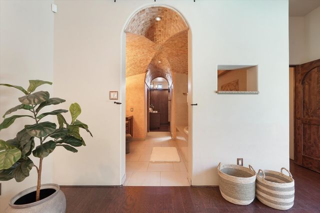 8820 Gypsy Drive NE, Albuquerque, NM 87122