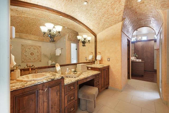 8820 Gypsy Drive NE, Albuquerque, NM 87122