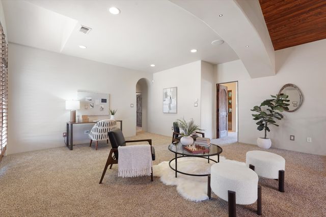 8820 Gypsy Drive NE, Albuquerque, NM 87122