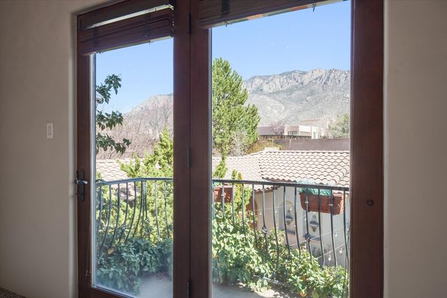 8820 Gypsy Drive NE, Albuquerque, NM 87122