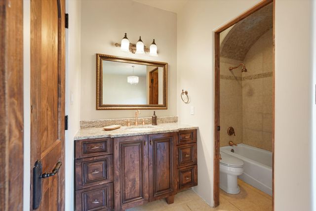 8820 Gypsy Drive NE, Albuquerque, NM 87122