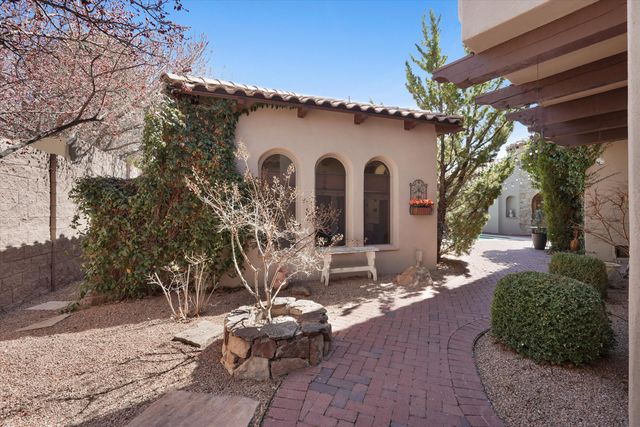 8820 Gypsy Drive NE, Albuquerque, NM 87122