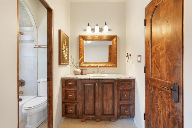 8820 Gypsy Drive NE, Albuquerque, NM 87122