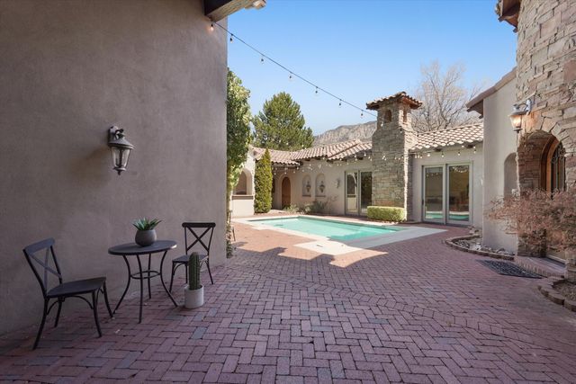 8820 Gypsy Drive NE, Albuquerque, NM 87122