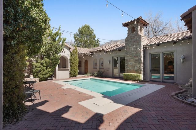 8820 Gypsy Drive NE, Albuquerque, NM 87122