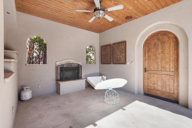 8820 Gypsy Drive NE, Albuquerque, NM 87122