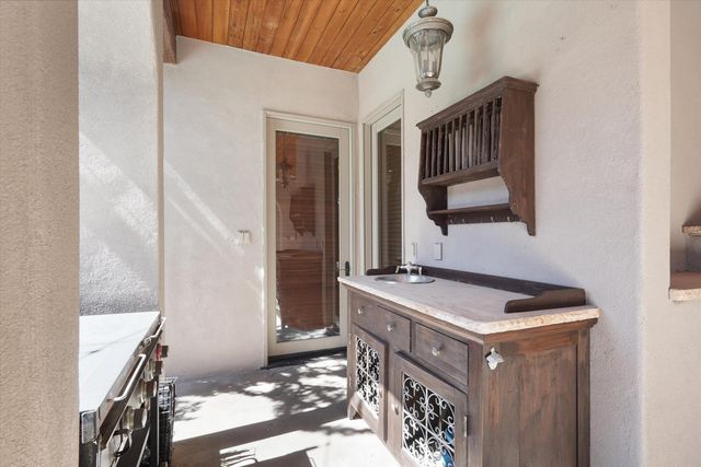 8820 Gypsy Drive NE, Albuquerque, NM 87122