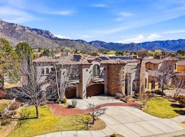 8820 Gypsy Drive NE, Albuquerque, NM 87122