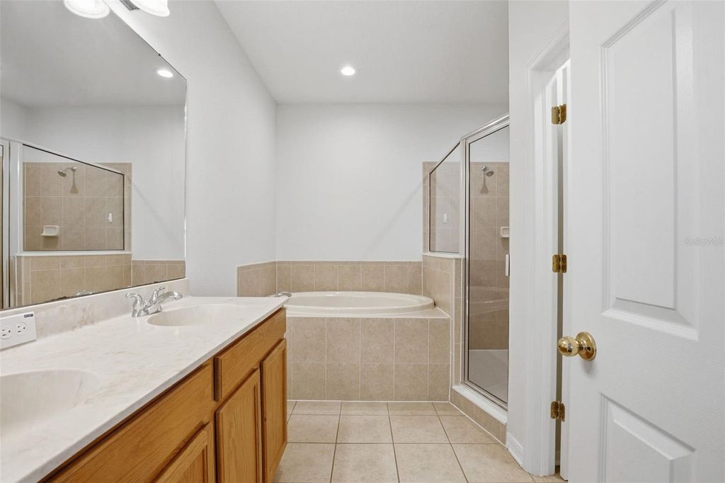 Image 31 of property listing at 1125 ANDREW AVILES CIRCLE, Tampa, FL 33619