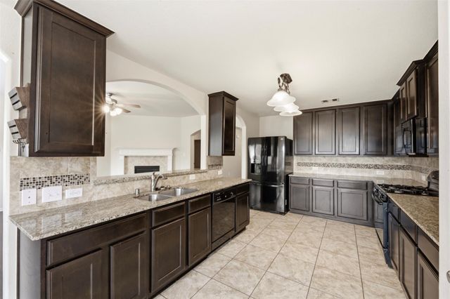 1284 Pinto Pass, Alvin, TX 77511